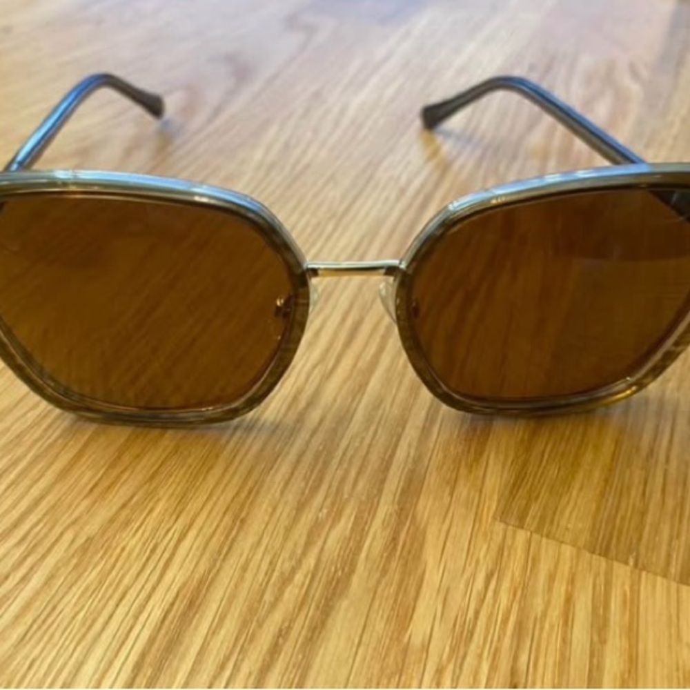 NWT Onnix Geometric Hexagonal Sunglasses in Tortoiseshell Brown